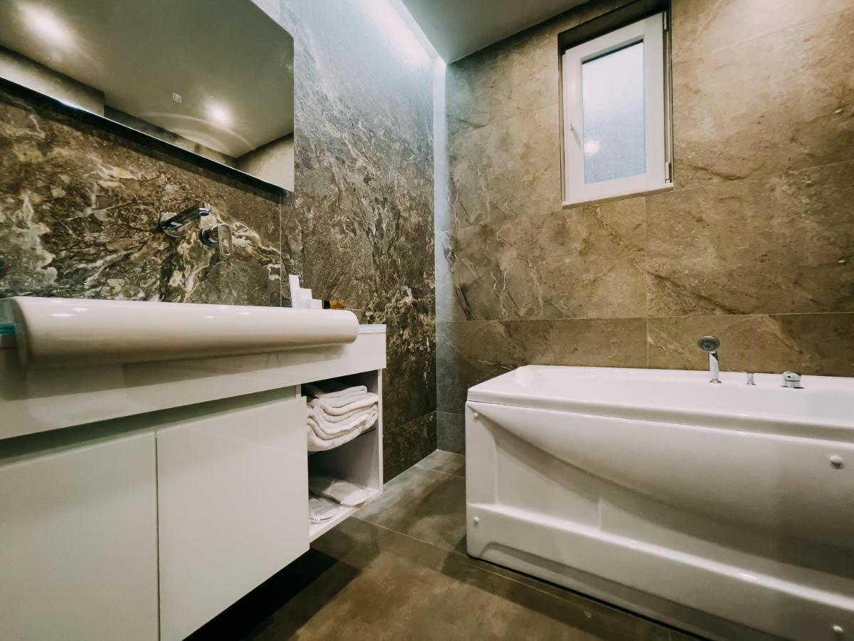 Imperator Hotel Tirana Extérieur photo