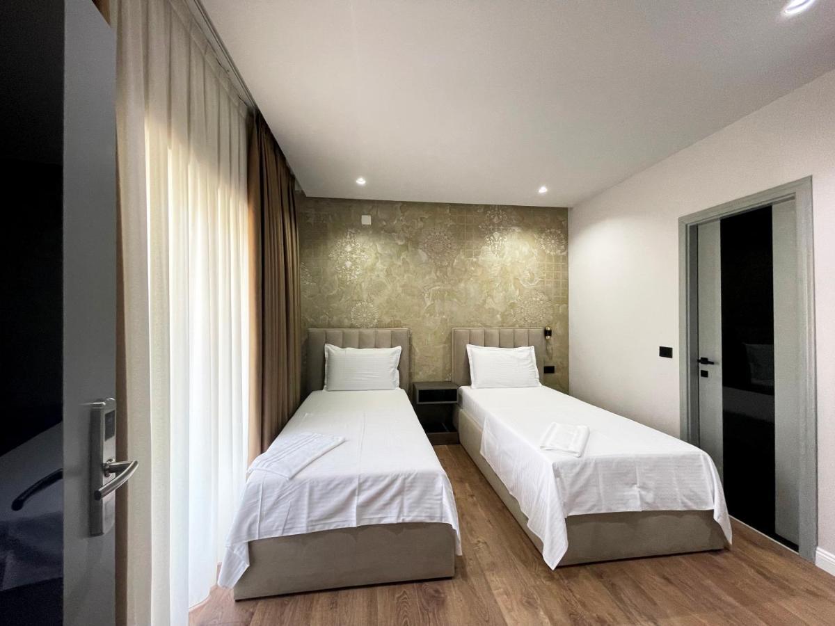 Imperator Hotel Tirana Extérieur photo